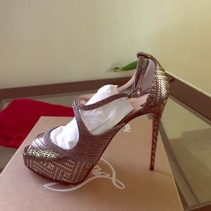Brand New pair of size 39.5 Christian Louboutins.